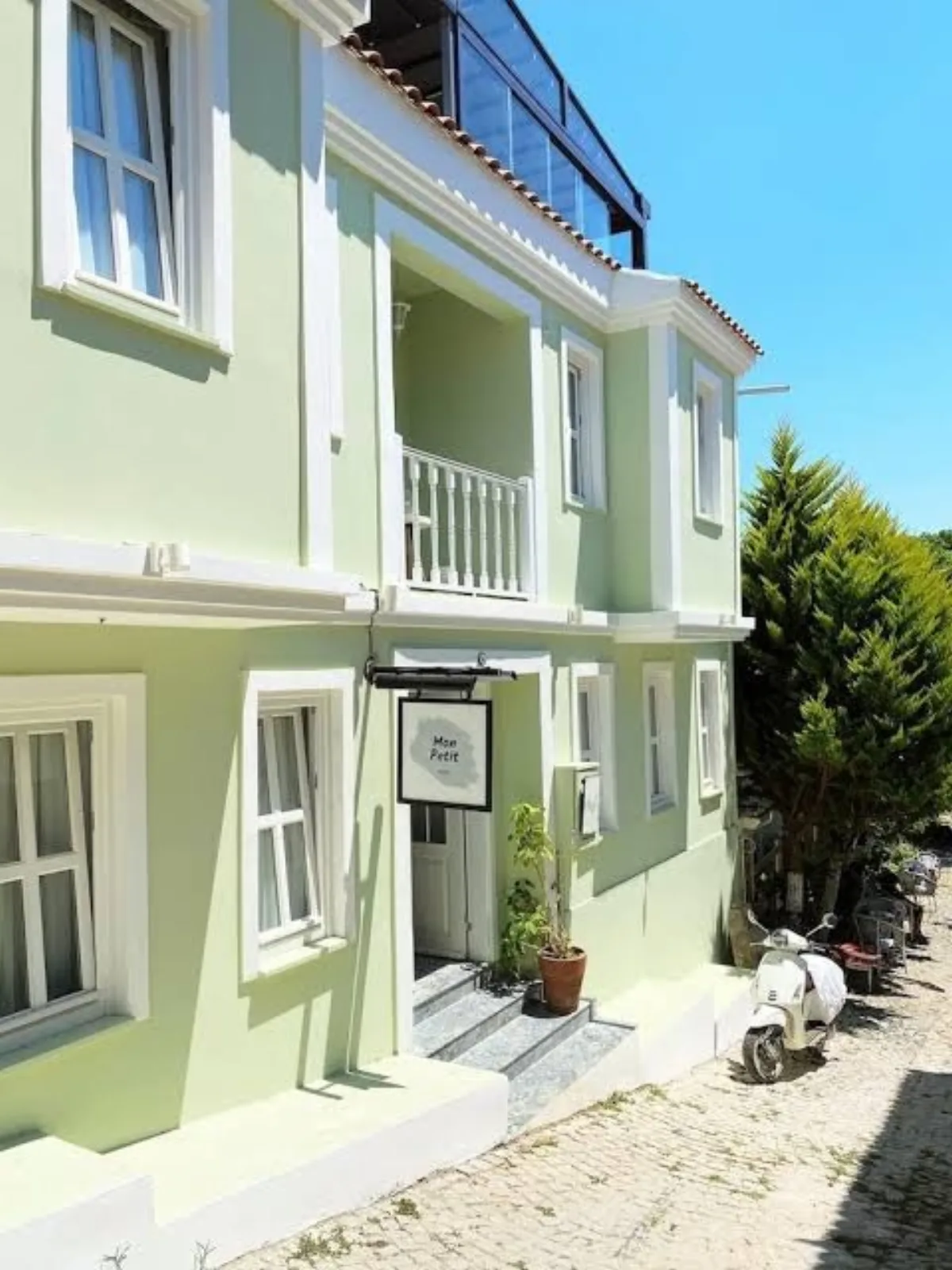 Mon Petit Hotel